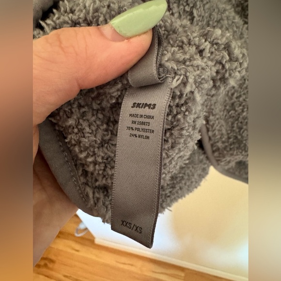 Skims Cozy Knit Pullover Gray Button Sherpa Fuzzy SOFT Size XXS/XS EUC - Picture 5 of 8